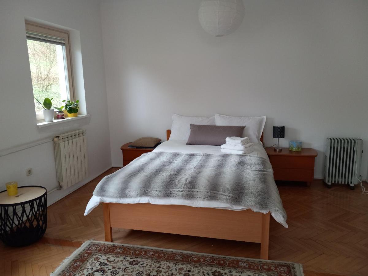 Apartment Lovely 2-bedroom With Free Parking *