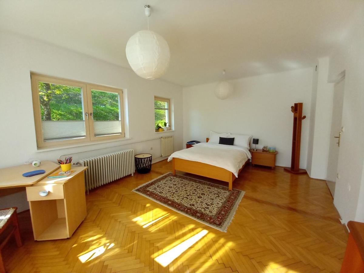 Apartment Lovely 2-bedroom With Free Parking *